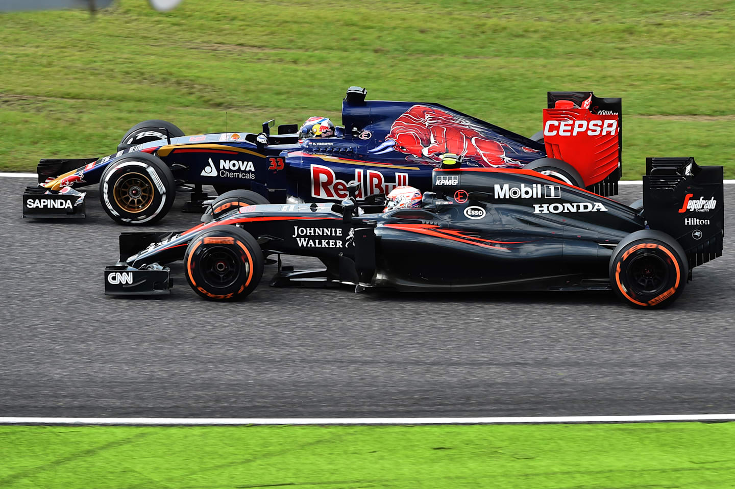 Max Verstappen (NDL) Scuderia Toro Rosso STR10 and Jenson Button (GBR) McLaren MP4-30 battle at