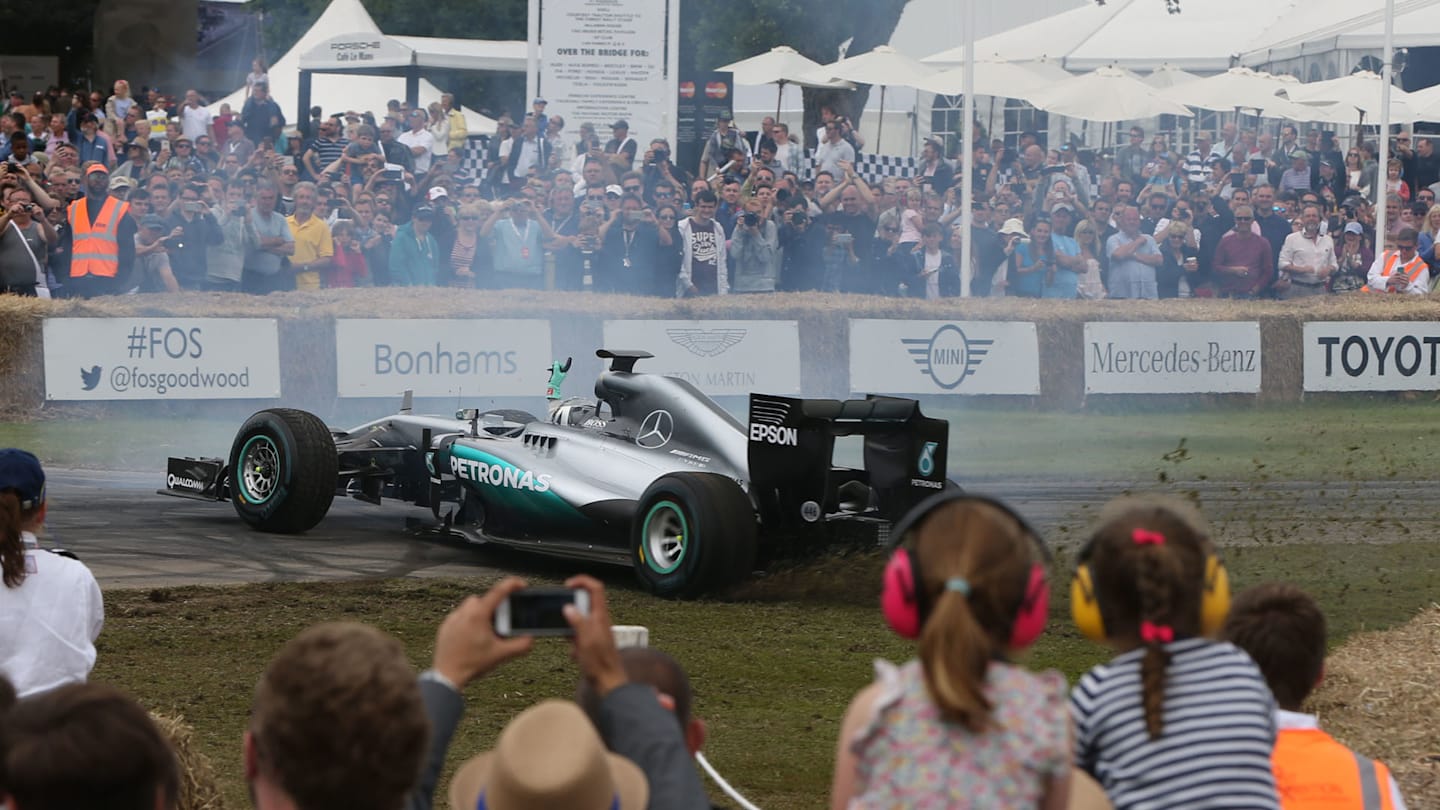 Nico Rosberg (GER) Mercedes-Benz F1 W05 Hybrid performs donuts at Goodwood Festival of Speed, Goodwood, England, 24-26 June 2016. © Sutton Images