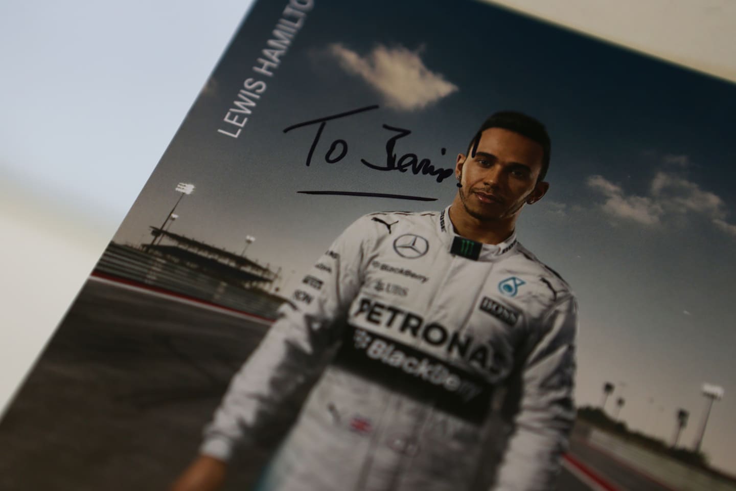 A signed Lewis Hamilton autograph card, dedicated to Formula One group CEO Bernie Ecclestone  © xpbimages.com