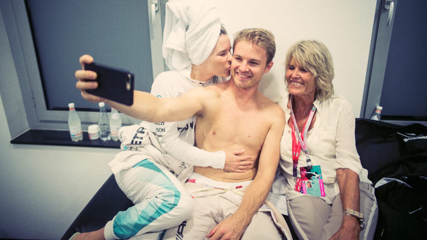 With wife Vivian and mother Sina ©  Mercedes-Benz Grand Prix Ltd / Paul Ripke