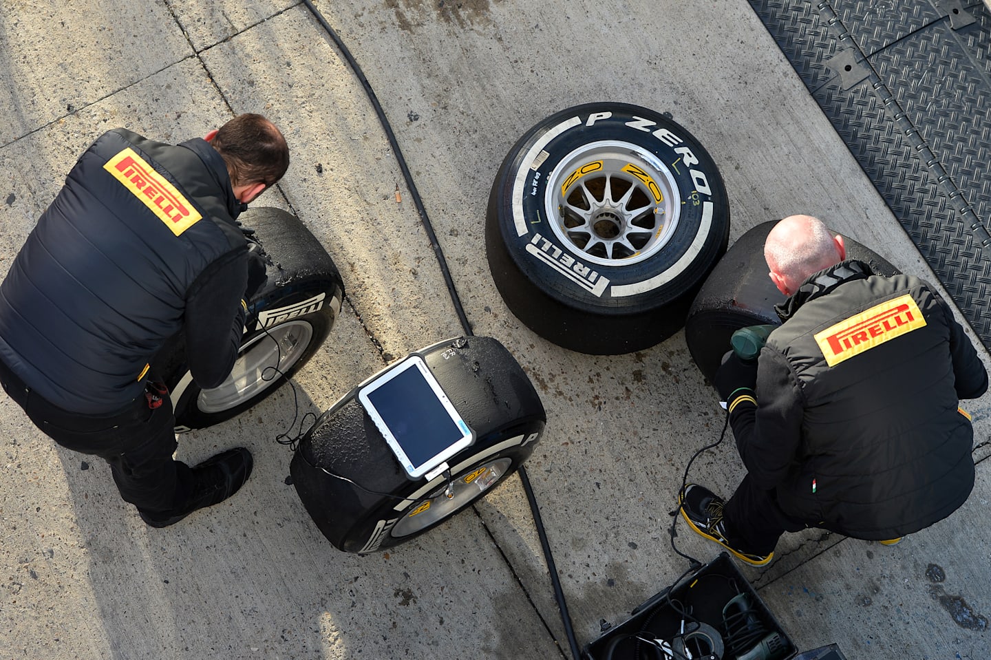 Pirelli engineers and Pirelli tyres. Formula One Testing, Jerez, Spain, Day Two, Wednesday 29