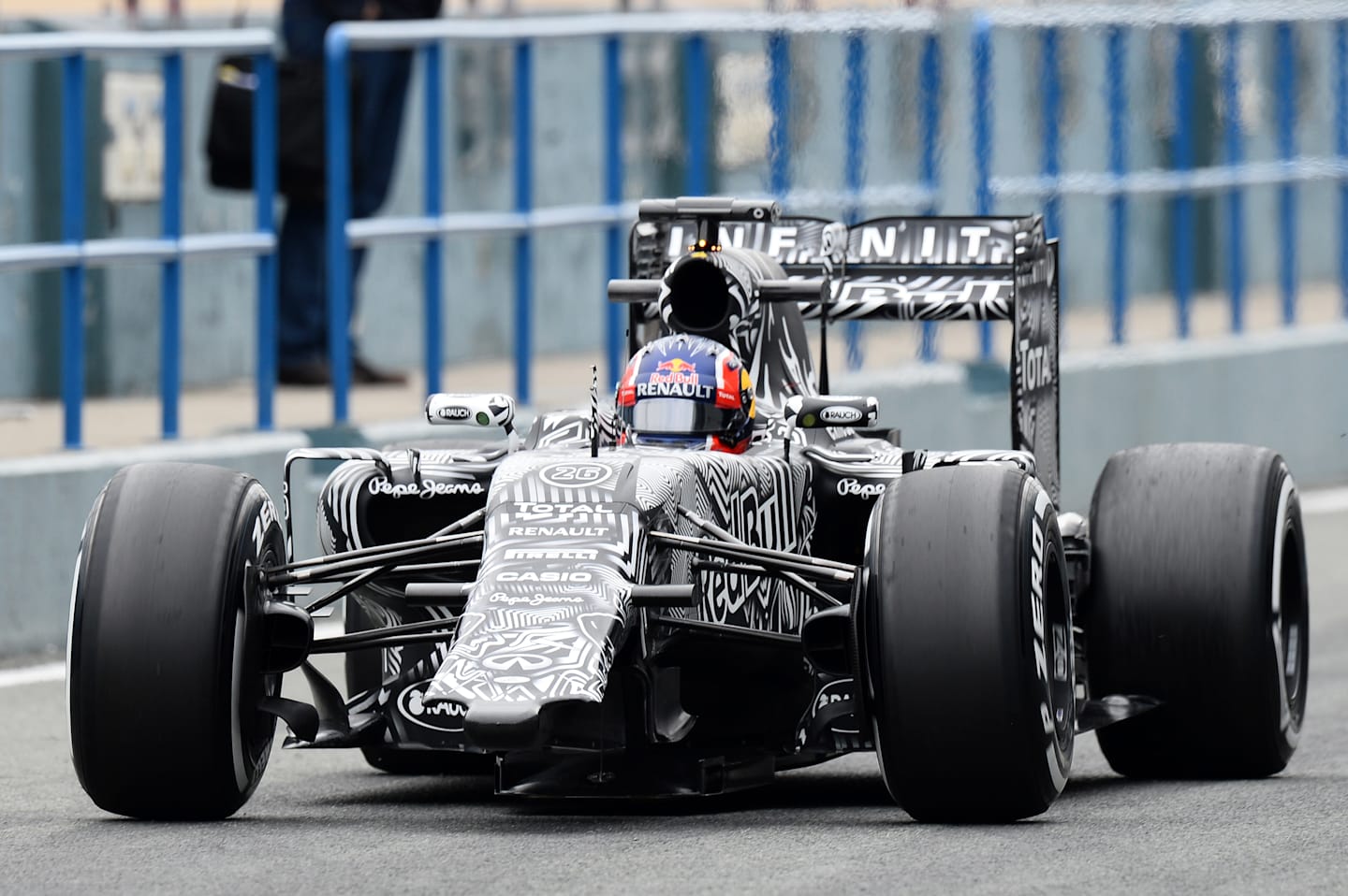 Daniil Kvyat (RUS) Red Bull Racing RB11 with broken front wing at Formula One Testing, Day Two,