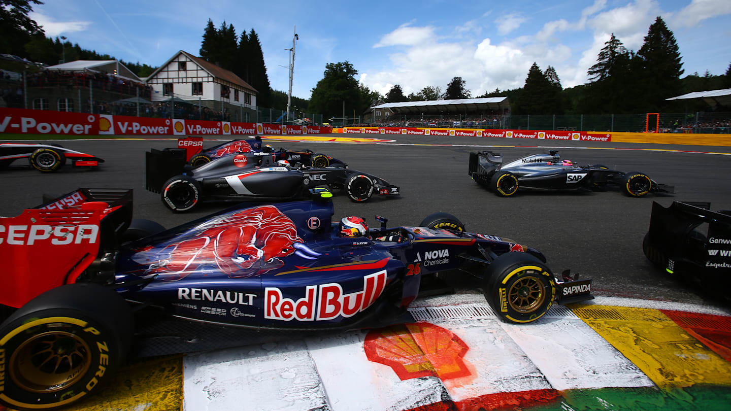 Daniil Kvyat (RUS) Scuderia Toro Rosso STR9 at the start of the race. Formula One World