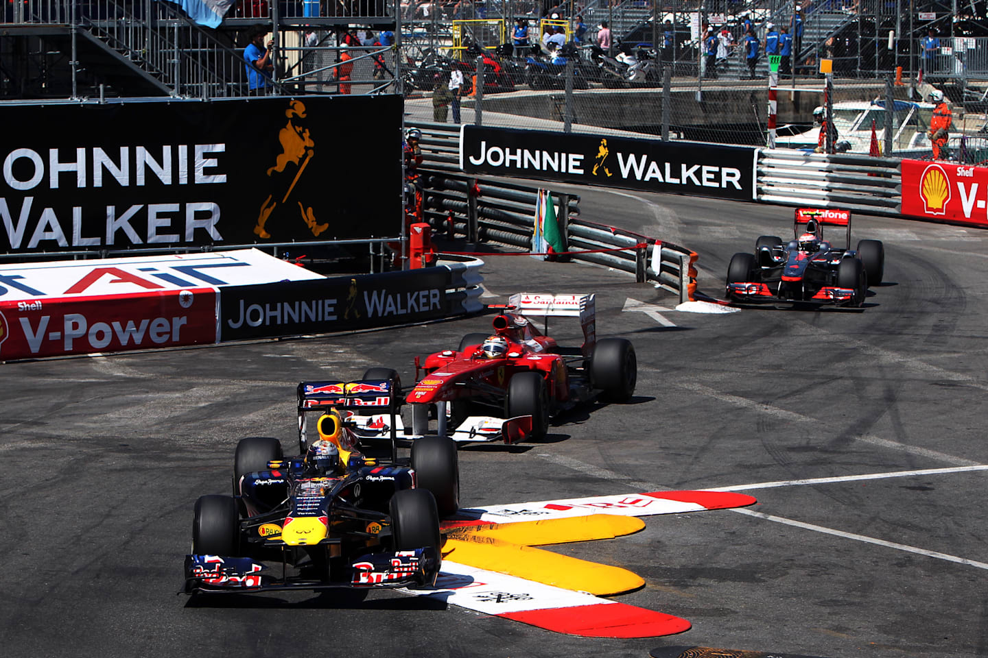Sebastian Vettel (GER) Red Bull Racing RB7 leads Fernando Alonso (ESP) Ferrari 150 Italia and