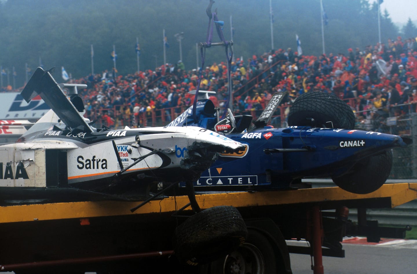 The wrecks are towed away after the first corner accident
Formula One World Championship, Rd 13, Belgian Grand Prix, Spa Francorchamps, Belgium, 30 August 1998 © ©Sutton Motorsport Images