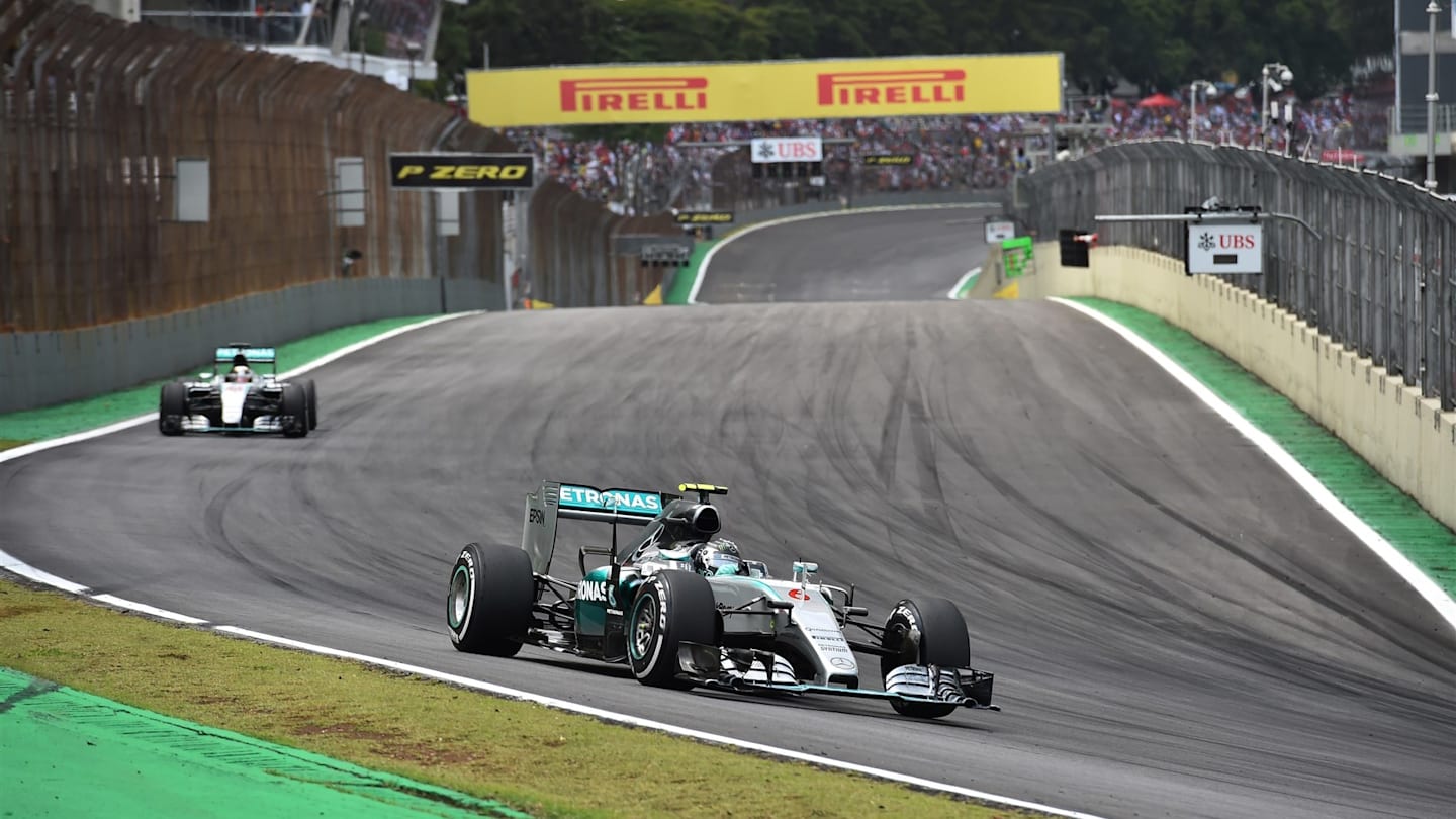 Nico Rosberg (GER) Mercedes AMG F1 W06 leads Lewis Hamilton (GBR) Mercedes AMG F1 W06 at Formula