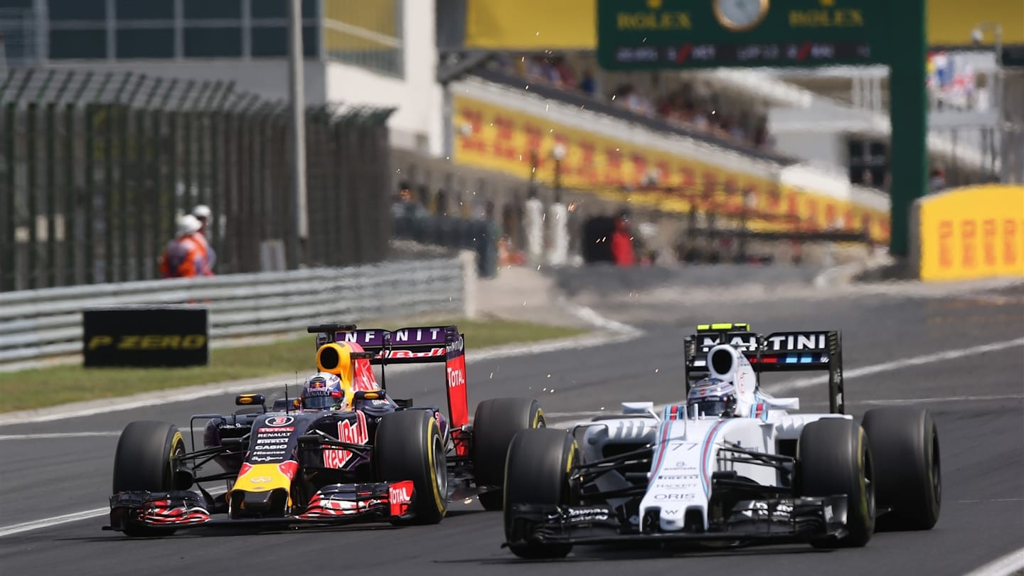 Daniel Ricciardo (AUS) Red Bull Racing RB11 and Valtteri Bottas (FIN) Williams FW37 battle at