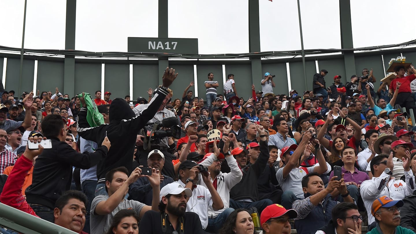 Fans at Formula One World Championship, Rd17, Mexican Grand Prix, Practice, Circuit Hermanos