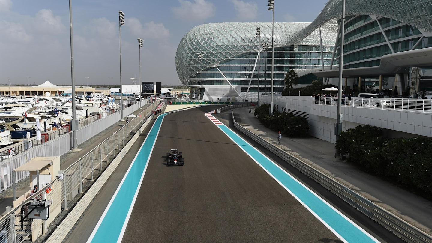 Fernando Alonso (ESP) McLaren MP4-31 at Formula One World Championship, Rd21, Abu Dhabi Grand Prix, Practice, Yas Marina Circuit, Abu Dhabi, UAE, Friday 25 November 2016. © Sutton Images