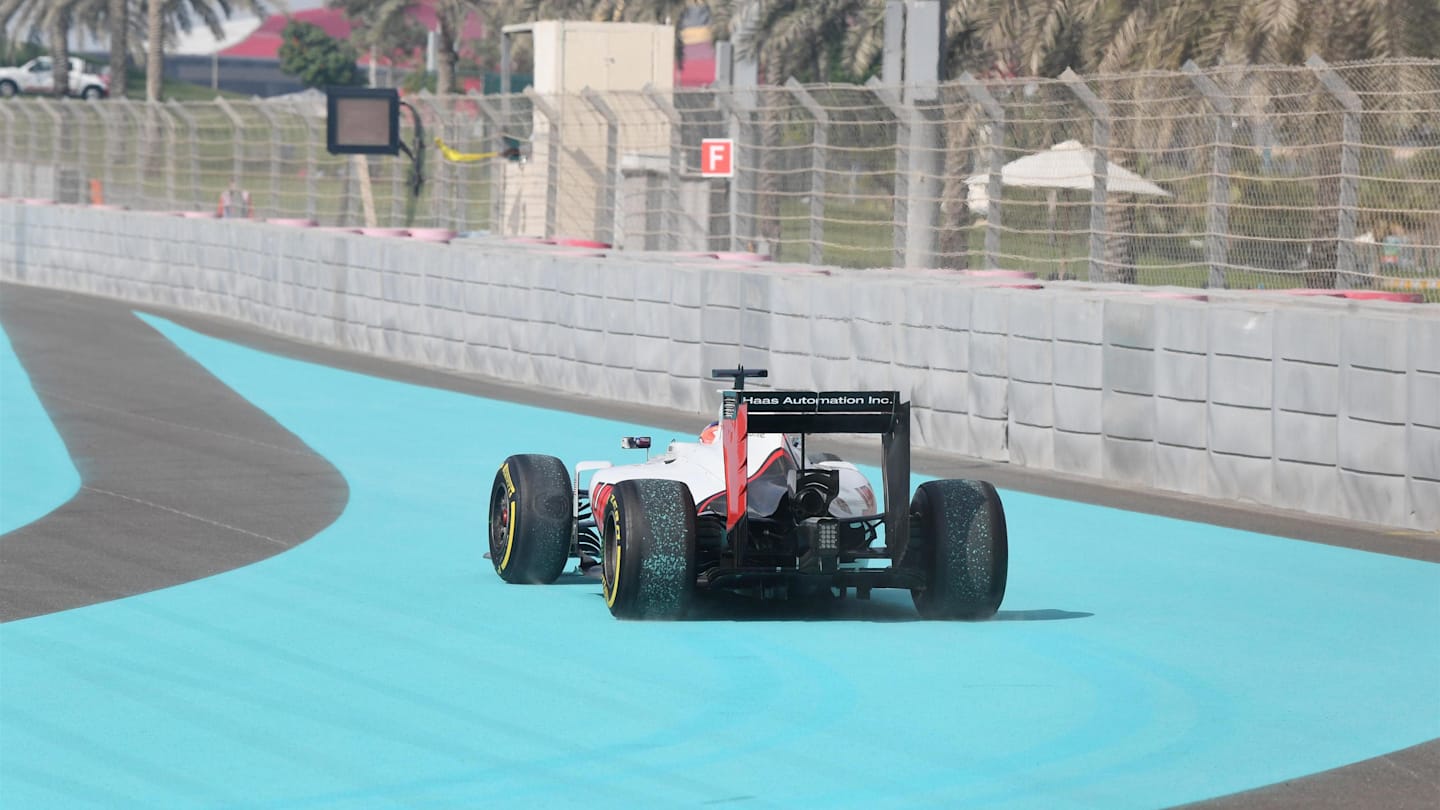 Romain Grosjean (FRA) Haas VF-16 runs wide in FP1 at Formula One World Championship, Rd21, Abu Dhabi Grand Prix, Practice, Yas Marina Circuit, Abu Dhabi, UAE, Friday 25 November 2016. © Sutton Images