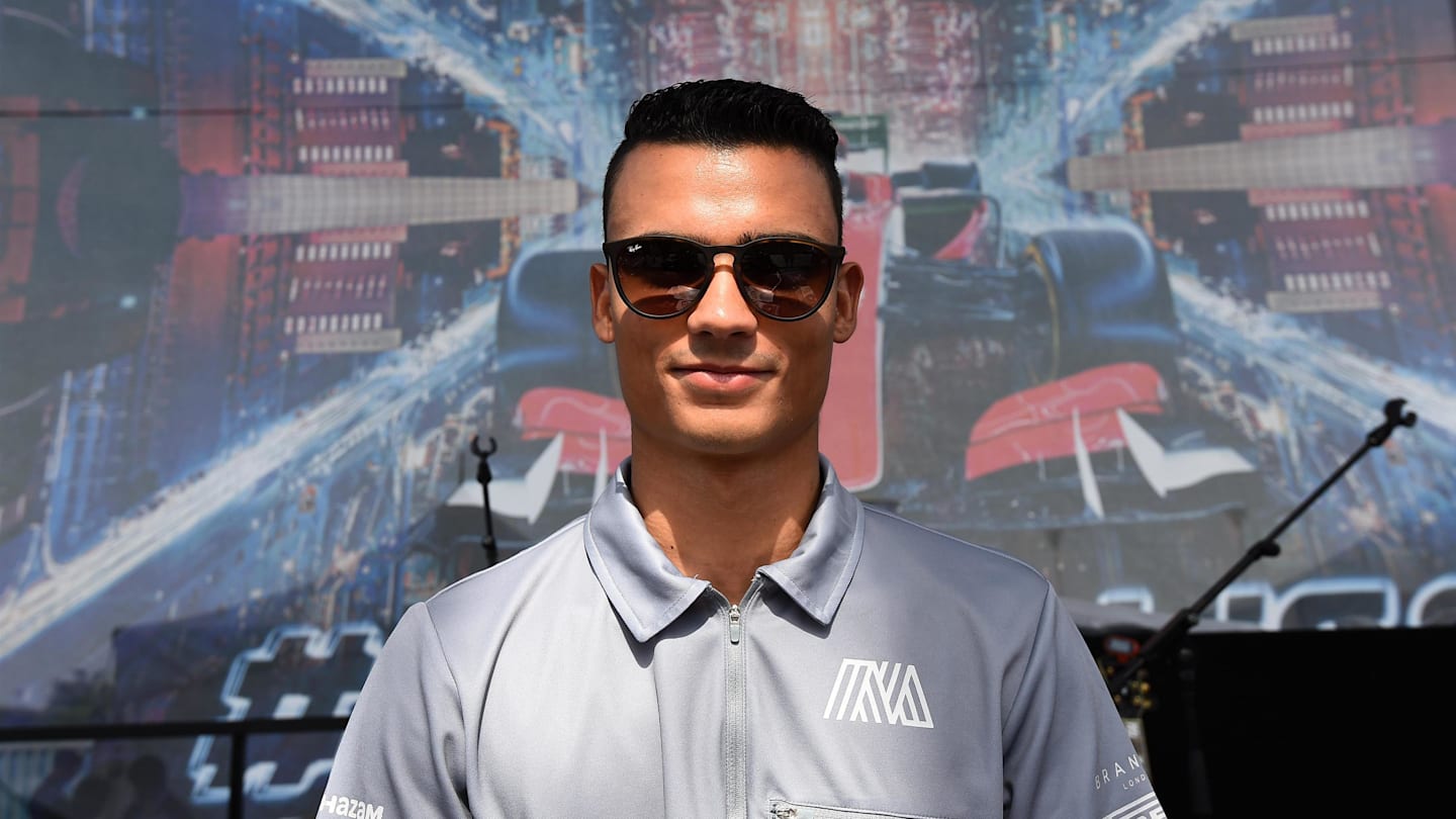 Pascal Wehrlein (GER) Manor Racing at the autograph session at Formula One World Championship, Rd21, Abu Dhabi Grand Prix, Practice, Yas Marina Circuit, Abu Dhabi, UAE, Friday 25 November 2016. © Sutton Images