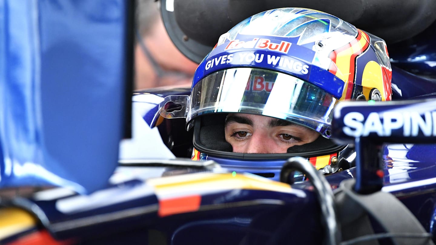 Carlos Sainz jr (ESP) Scuderia Toro Rosso STR11 at Formula One World Championship, Rd21, Abu Dhabi Grand Prix, Practice, Yas Marina Circuit, Abu Dhabi, UAE, Friday 25 November 2016. © Sutton Images