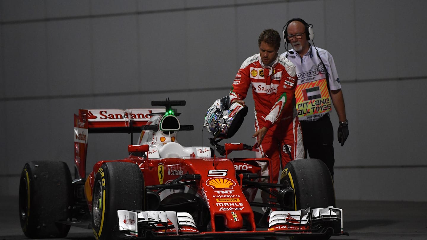 Sebastian Vettel (GER) Ferrari SF16-H stops on track in FP2 at Formula One World Championship, Rd21, Abu Dhabi Grand Prix, Practice, Yas Marina Circuit, Abu Dhabi, UAE, Friday 25 November 2016. © Sutton Images