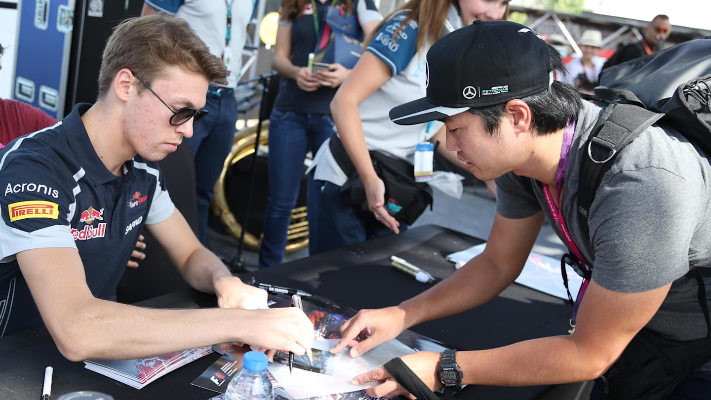 Daniil Kvyat (RUS) Scuderia Toro Rosso signs autographs for the fans at the drivers autograph session at Formula One World Championship, Rd21, Abu Dhabi Grand Prix, Qualifying, Yas Marina Circuit, Abu Dhabi, UAE, Saturday 26 November 2016. © Sutton Images