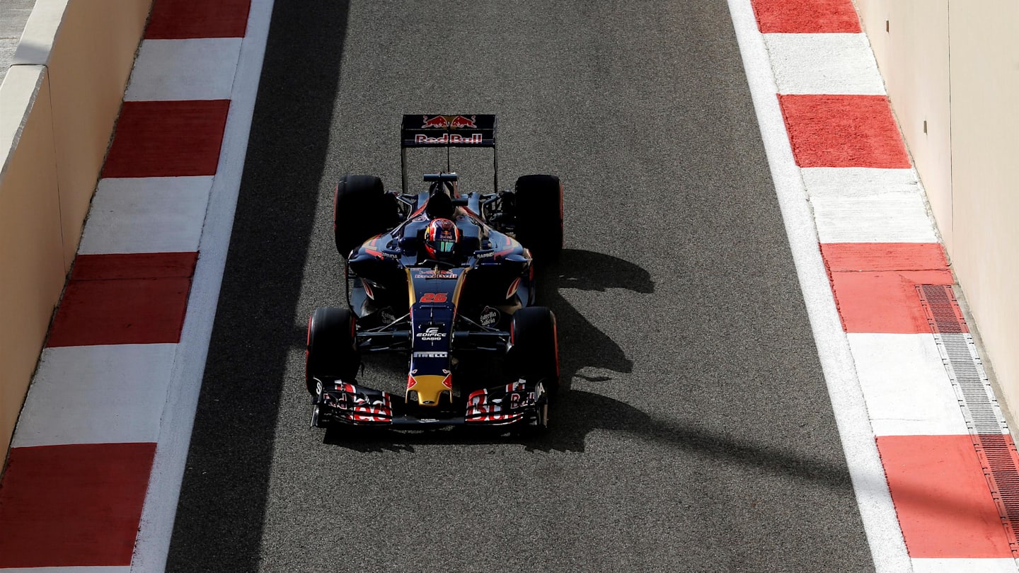 Daniil Kvyat (RUS) Scuderia Toro Rosso STR11 at Formula One World Championship, Rd21, Abu Dhabi Grand Prix, Qualifying, Yas Marina Circuit, Abu Dhabi, UAE, Saturday 26 November 2016. © Sutton Images