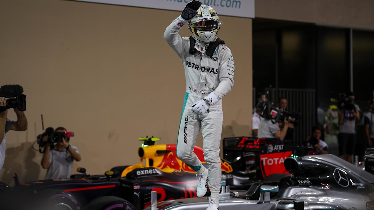 Pole sitter Lewis Hamilton (GBR) Mercedes-Benz F1 W07 Hybrid celebrates in parc ferme at Formula One World Championship, Rd21, Abu Dhabi Grand Prix, Qualifying, Yas Marina Circuit, Abu Dhabi, UAE, Saturday 26 November 2016. © Sutton Images