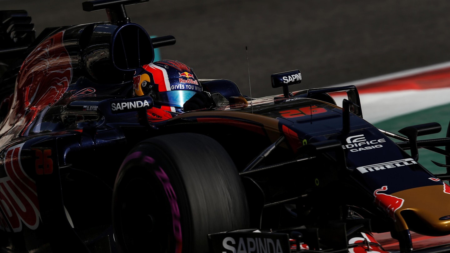 Daniil Kvyat (RUS) Scuderia Toro Rosso STR11 at Formula One World Championship, Rd21, Abu Dhabi Grand Prix, Qualifying, Yas Marina Circuit, Abu Dhabi, UAE, Saturday 26 November 2016. © Sutton Images