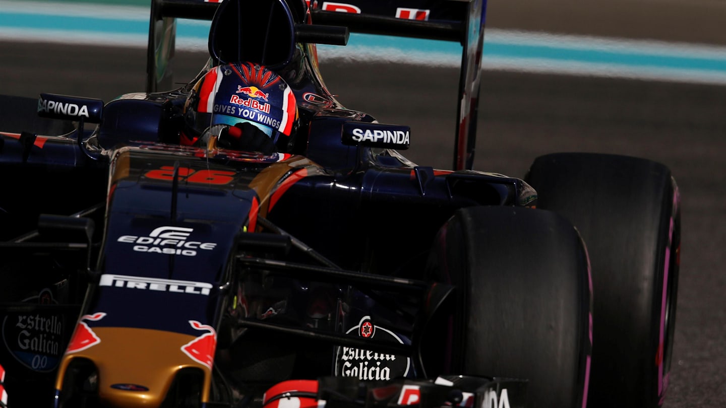 Daniil Kvyat (RUS) Scuderia Toro Rosso STR11 at Formula One World Championship, Rd21, Abu Dhabi