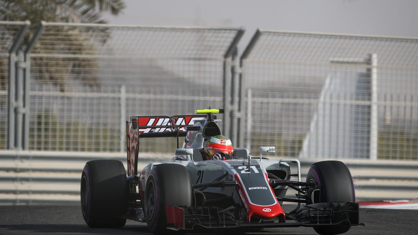 Esteban Gutierrez (MEX) Haas VF-16 at Formula One World Championship, Rd21, Abu Dhabi Grand Prix, Qualifying, Yas Marina Circuit, Abu Dhabi, UAE, Saturday 26 November 2016. © Sutton Images