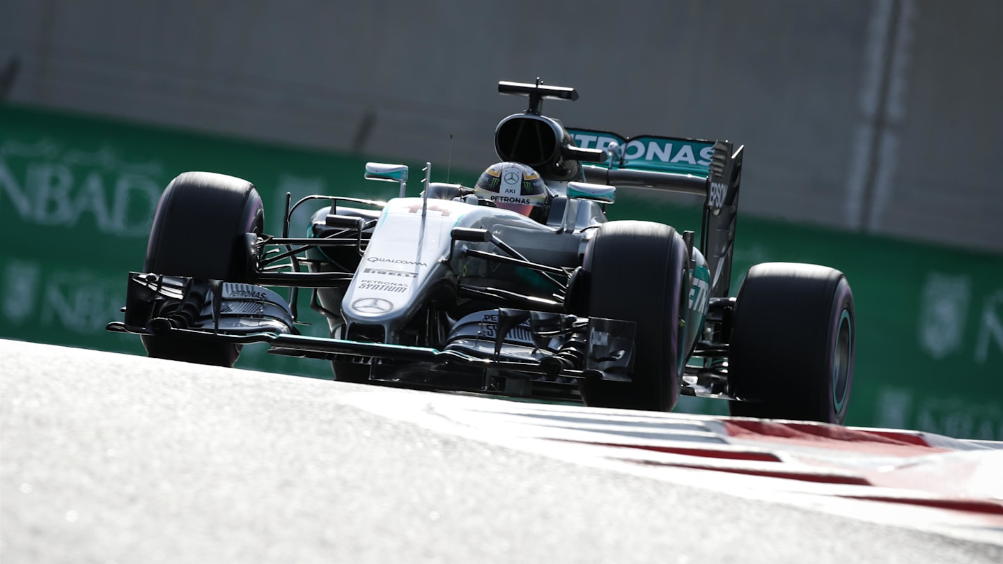 Lewis Hamilton (GBR) Mercedes-Benz F1 W07 Hybrid at Formula One World Championship, Rd21, Abu Dhabi Grand Prix, Qualifying, Yas Marina Circuit, Abu Dhabi, UAE, Saturday 26 November 2016. © Sutton Images