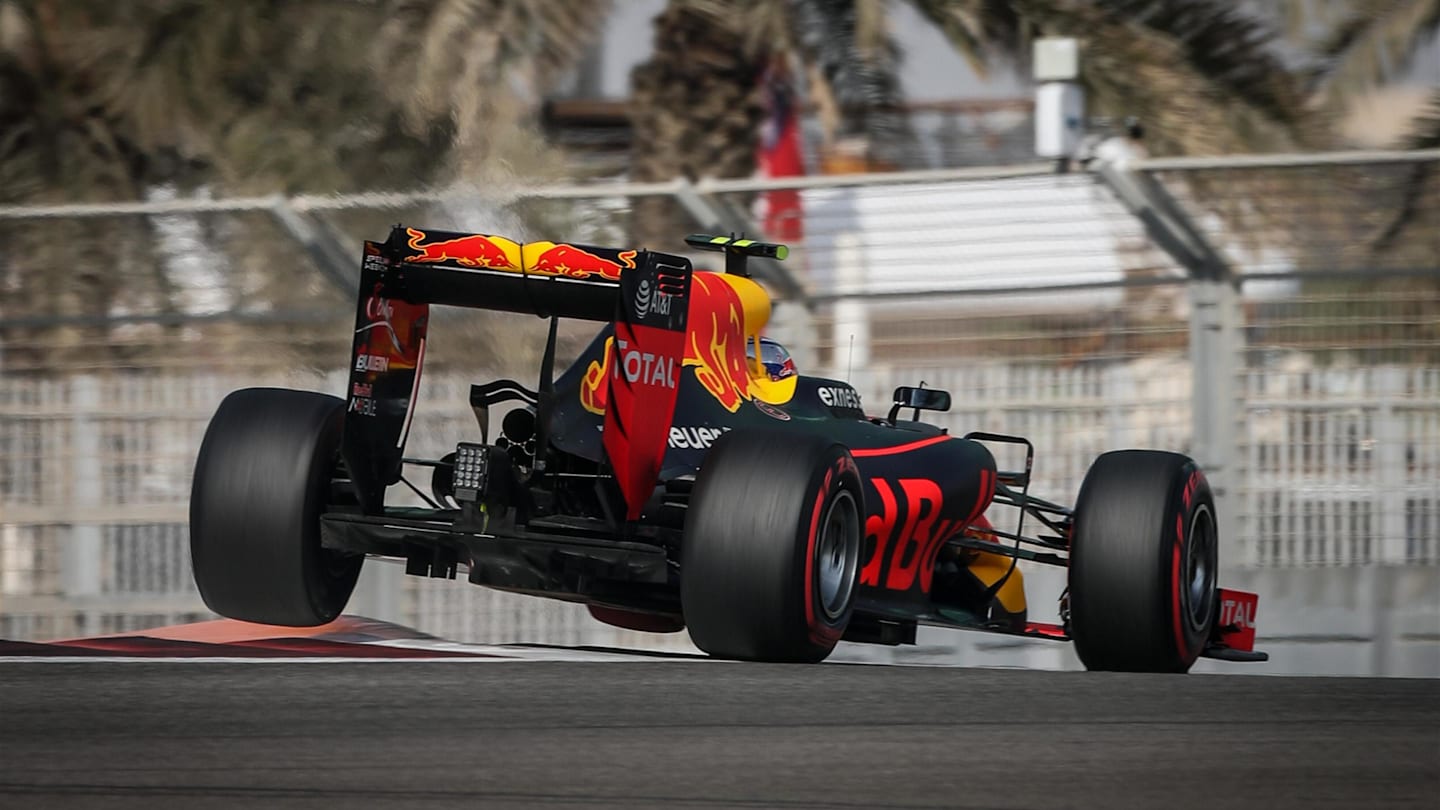 Max Verstappen (NED) Red Bull Racing RB12 at Formula One World Championship, Rd21, Abu Dhabi Grand Prix, Qualifying, Yas Marina Circuit, Abu Dhabi, UAE, Saturday 26 November 2016. © Sutton Images