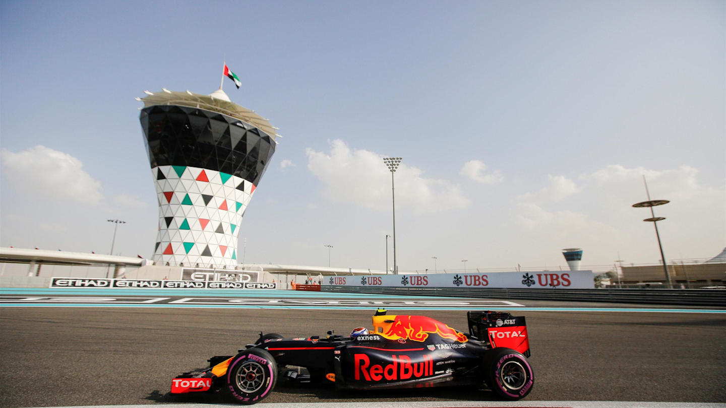 Max Verstappen (NED) Red Bull Racing RB12 at Formula One World Championship, Rd21, Abu Dhabi Grand Prix, Qualifying, Yas Marina Circuit, Abu Dhabi, UAE, Saturday 26 November 2016. © Sutton Images