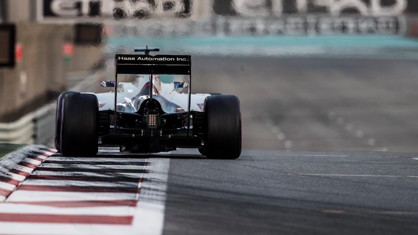 Romain Grosjean (FRA) Haas VF-16 at Formula One World Championship, Rd21, Abu Dhabi Grand Prix, Qualifying, Yas Marina Circuit, Abu Dhabi, UAE, Saturday 26 November 2016. © Sutton Images