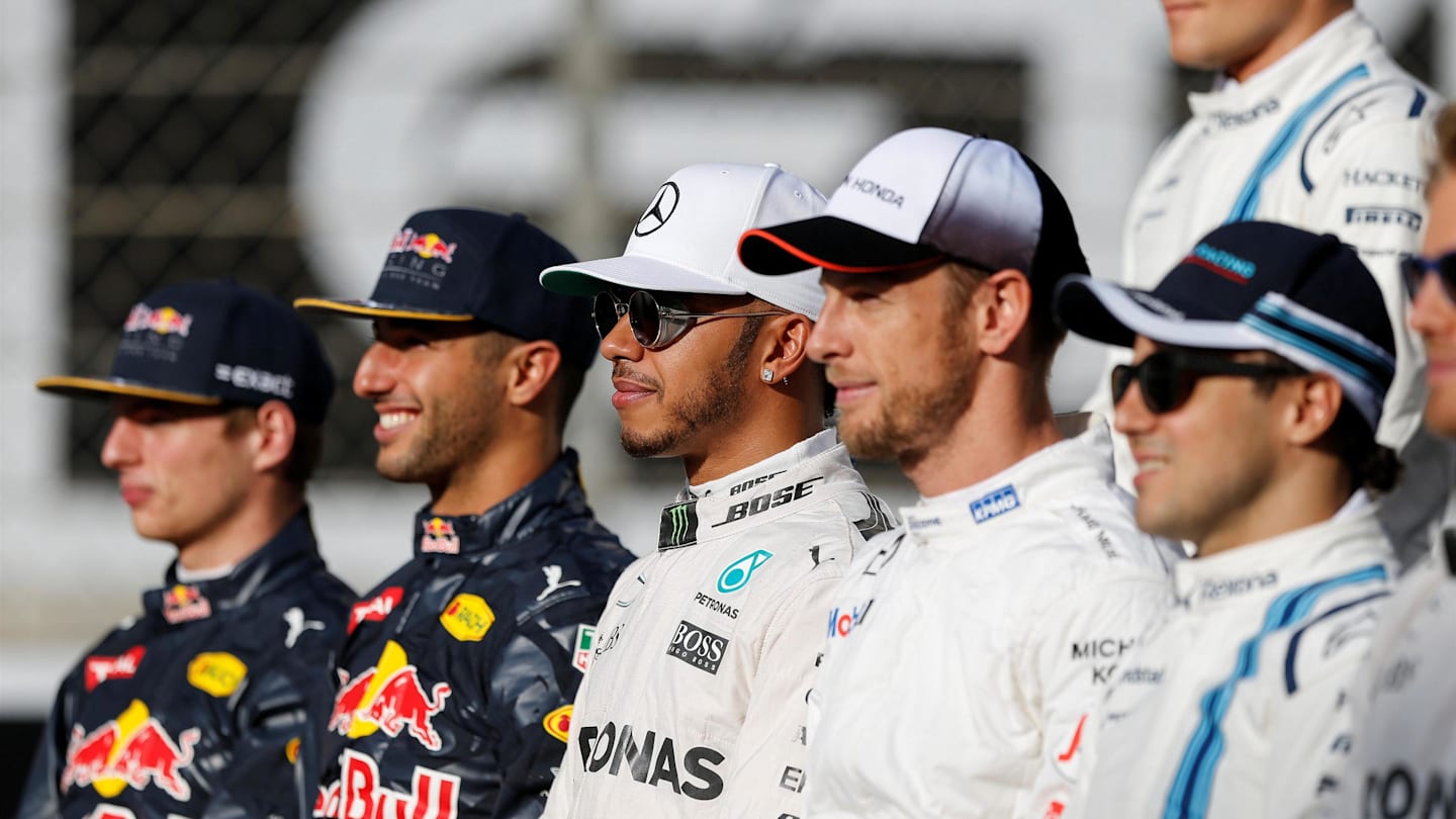 Lewis Hamilton (GBR) Mercedes AMG F1, Daniel Ricciardo (AUS) Red Bull Racing, Jenson Button (GBR) McLaren on the grid for the drivers photo at Formula One World Championship, Rd21, Abu Dhabi Grand Prix, Race, Yas Marina Circuit, Abu Dhabi, UAE, Sunday 27 November 2016. © Sutton Images