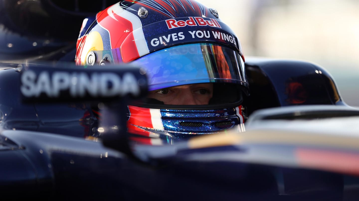 Daniil Kvyat (RUS) Scuderia Toro Rosso STR11 on the grid at Formula One World Championship, Rd21, Abu Dhabi Grand Prix, Race, Yas Marina Circuit, Abu Dhabi, UAE, Sunday 27 November 2016. © Sutton Images