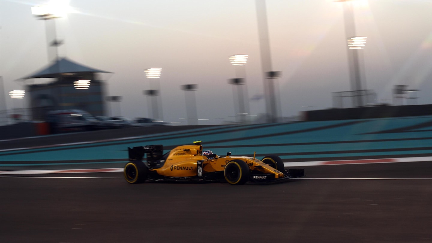 Jolyon Palmer (GBR) Renault Sport F1 Team RS16 at Formula One World Championship, Rd21, Abu Dhabi Grand Prix, Race, Yas Marina Circuit, Abu Dhabi, UAE, Sunday 27 November 2016. © Sutton Images