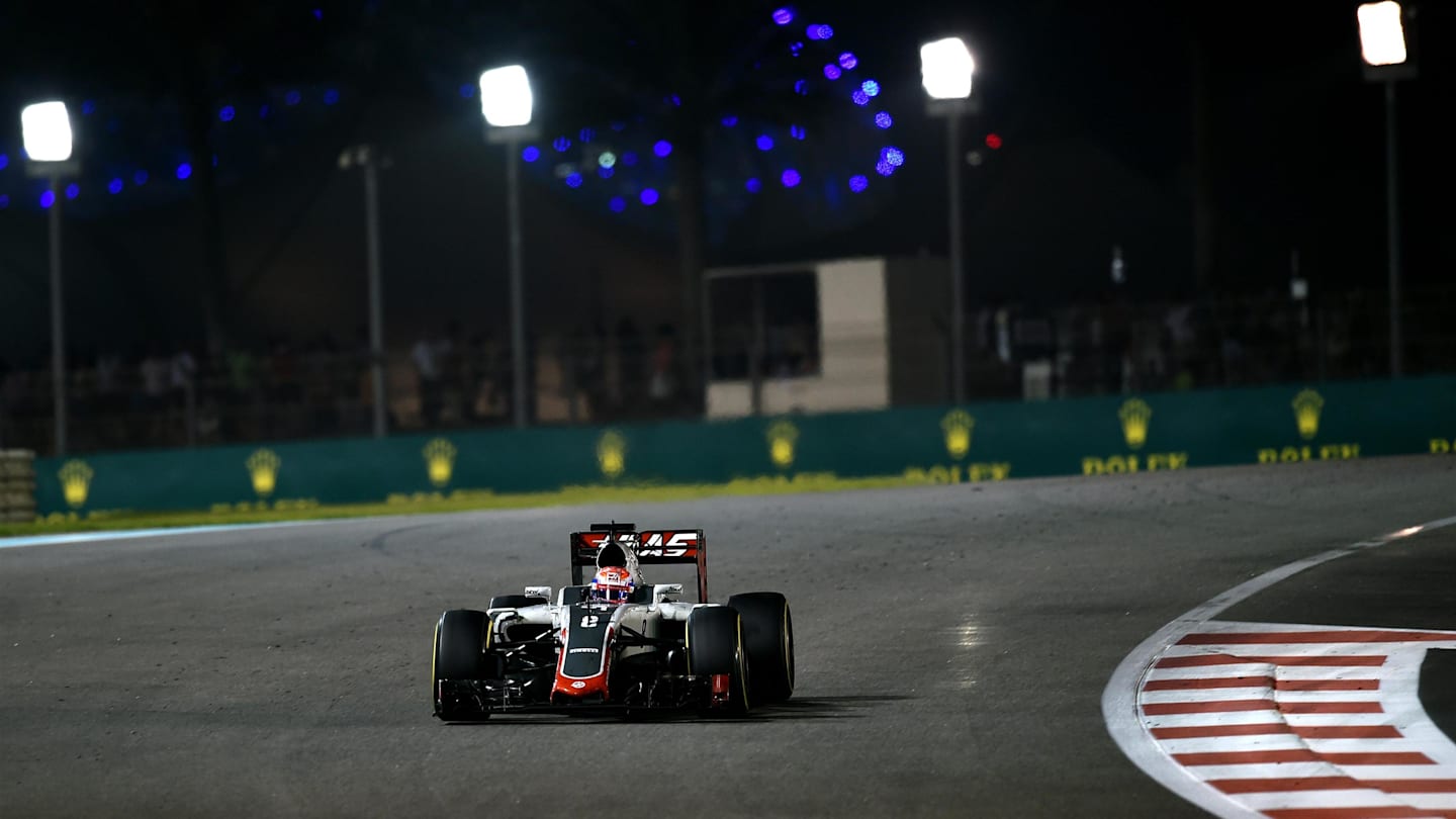 Romain Grosjean (FRA) Haas VF-16 at Formula One World Championship, Rd21, Abu Dhabi Grand Prix, Race, Yas Marina Circuit, Abu Dhabi, UAE, Sunday 27 November 2016. © Sutton Images