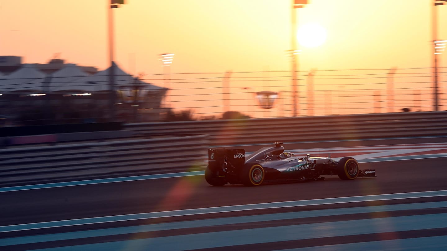 Lewis Hamilton (GBR) Mercedes-Benz F1 W07 Hybrid at Formula One World Championship, Rd21, Abu Dhabi Grand Prix, Race, Yas Marina Circuit, Abu Dhabi, UAE, Sunday 27 November 2016. © Sutton Images