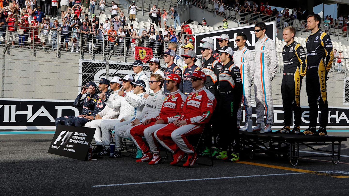 Drivers on the grid for the drivers group photo at Formula One World Championship, Rd21, Abu Dhabi Grand Prix, Race, Yas Marina Circuit, Abu Dhabi, UAE, Sunday 27 November 2016. © Sutton Images