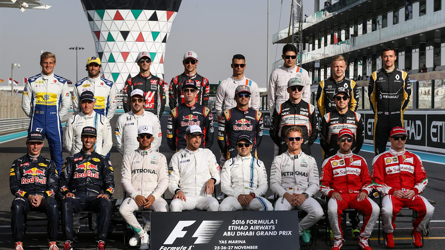 Drivers on the grid for the group photo at Formula One World Championship, Rd21, Abu Dhabi Grand Prix, Race, Yas Marina Circuit, Abu Dhabi, UAE, Sunday 27 November 2016. © Sutton Images