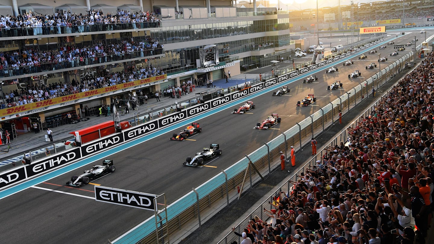 Grid before the start at Formula One World Championship, Rd21, Abu Dhabi Grand Prix, Race, Yas Marina Circuit, Abu Dhabi, UAE, Sunday 27 November 2016. © Sutton Images