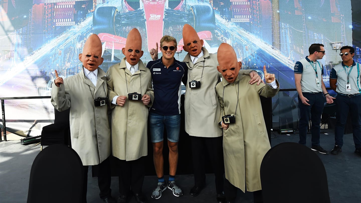 Marcus Ericsson (SWE) Sauber and coneheads at the autograph session at Formula One World Championship, Rd21, Abu Dhabi Grand Prix, Race, Yas Marina Circuit, Abu Dhabi, UAE, Sunday 27 November 2016. © Sutton Images