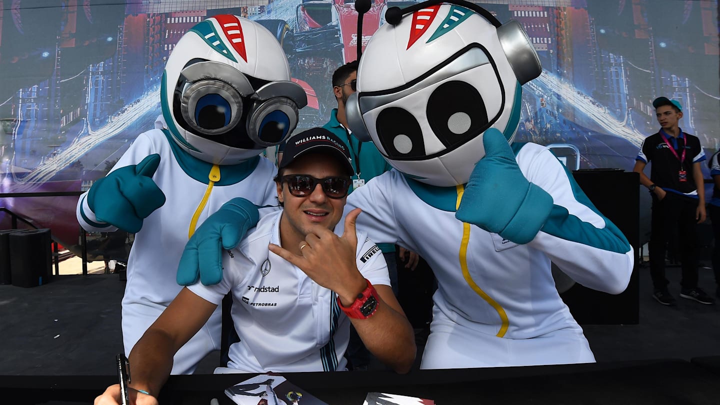 Felipe Massa (BRA) Williams at the autograph session at Formula One World Championship, Rd21, Abu Dhabi Grand Prix, Race, Yas Marina Circuit, Abu Dhabi, UAE, Sunday 27 November 2016. © Sutton Images