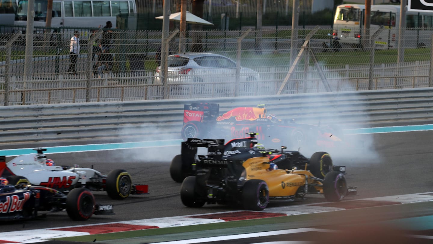 Max Verstappen (NED) Red Bull Racing RB12 spins at the start of the race at Formula One World Championship, Rd21, Abu Dhabi Grand Prix, Race, Yas Marina Circuit, Abu Dhabi, UAE, Sunday 27 November 2016. © Sutton Images