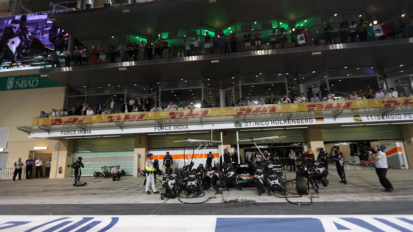 Sergio Perez (MEX) Force India VJM09 pit stop at Formula One World Championship, Rd21, Abu Dhabi Grand Prix, Race, Yas Marina Circuit, Abu Dhabi, UAE, Sunday 27 November 2016. © Sutton Images