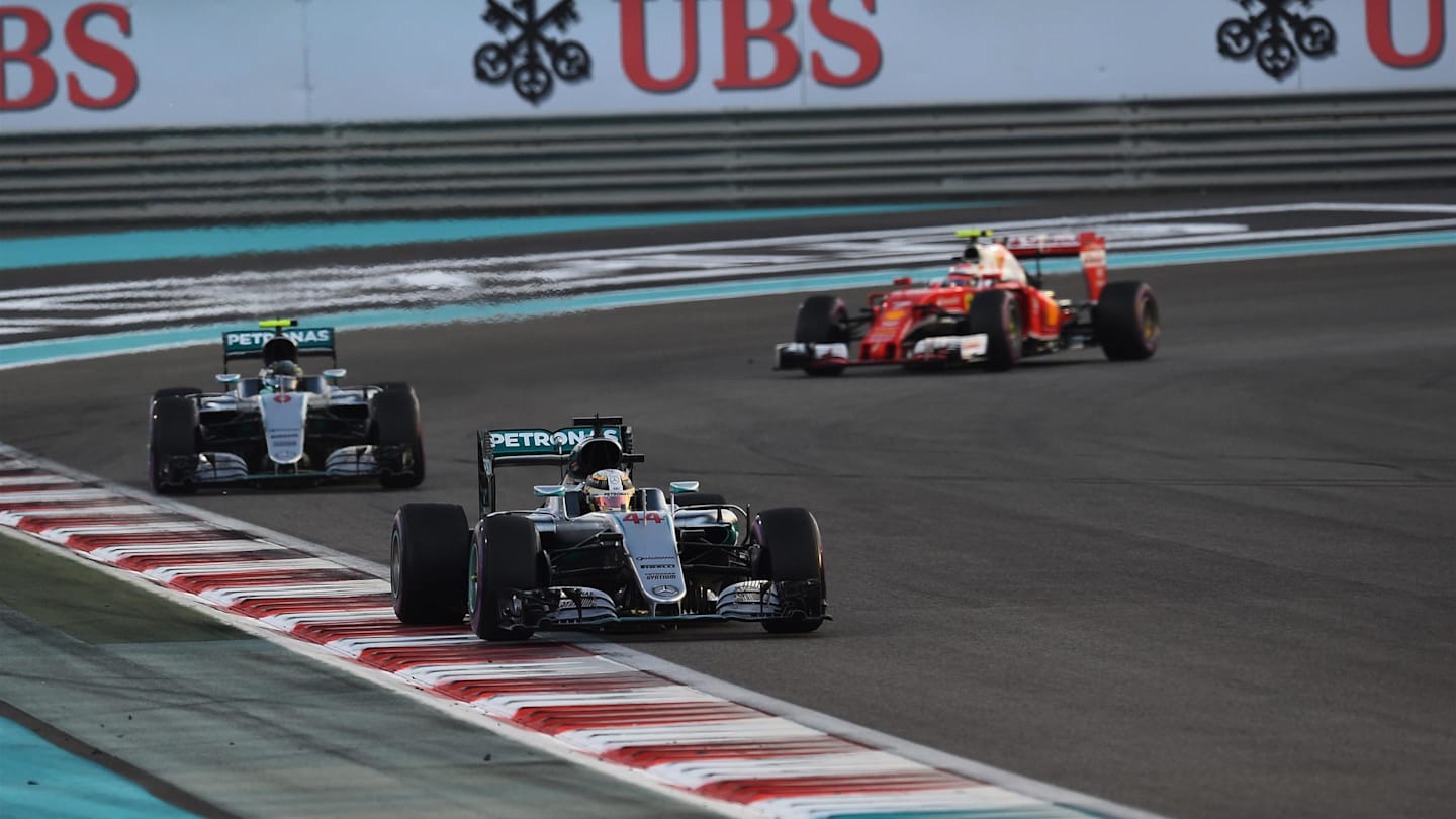 Lewis Hamilton (GBR) Mercedes-Benz F1 W07 Hybrid at Formula One World Championship, Rd21, Abu Dhabi Grand Prix, Race, Yas Marina Circuit, Abu Dhabi, UAE, Sunday 27 November 2016. © Sutton Images