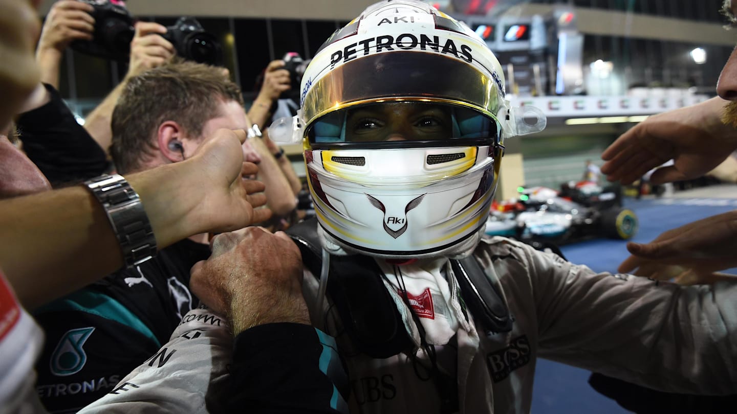 Race winner Lewis Hamilton (GBR) Mercedes AMG F1 celebrates in parc ferme at Formula One World Championship, Rd21, Abu Dhabi Grand Prix, Race, Yas Marina Circuit, Abu Dhabi, UAE, Sunday 27 November 2016. © Sutton Images