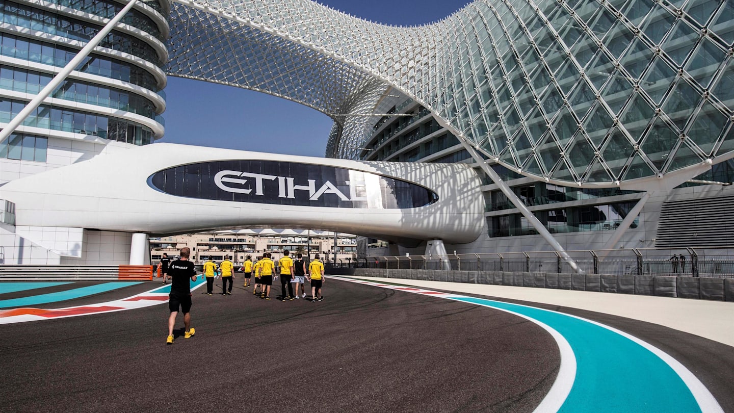 Renault Sport F1 Team walk the track at Formula One World Championship, Rd21, Abu Dhabi Grand Prix, Preparations, Yas Marina Circuit, Abu Dhabi, UAE, Thursday 24 November 2016. © Sutton Images