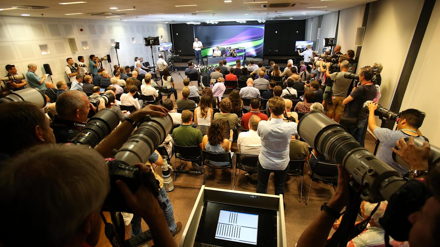 Press conference and media at Formula One World Championship, Rd21, Abu Dhabi Grand Prix, Preparations, Yas Marina Circuit, Abu Dhabi, UAE, Thursday 24 November 2016. © Sutton Images