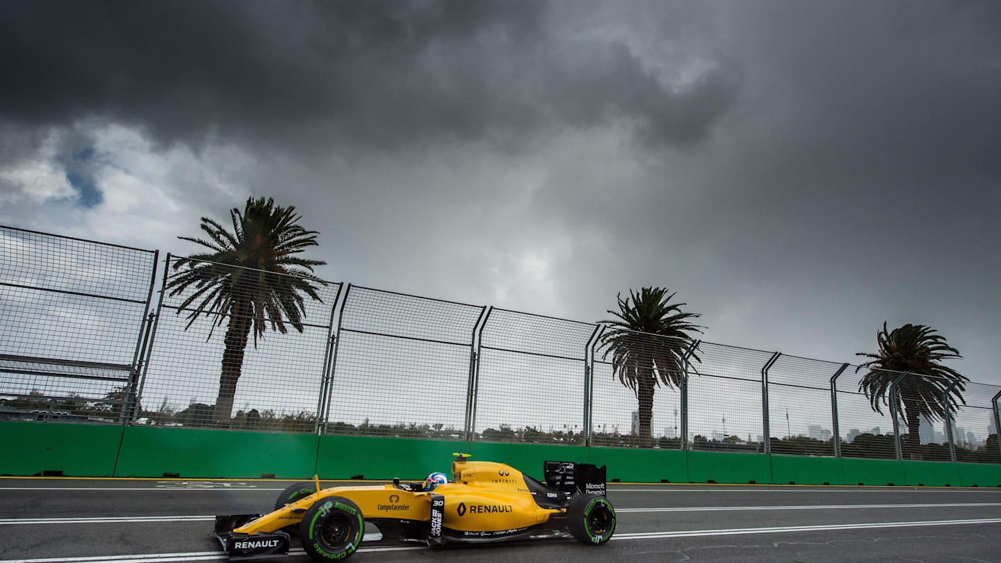 Jolyon Palmer (GBR) Renault Sport F1 Team RS16 at Formula One World Championship, Rd1, Australian
