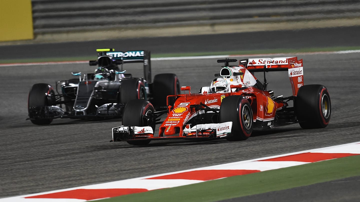 Sebastian Vettel (GER) Ferrari SF16-H and Nico Rosberg (GER) Mercedes-Benz F1 W07 Hybrid at Formula