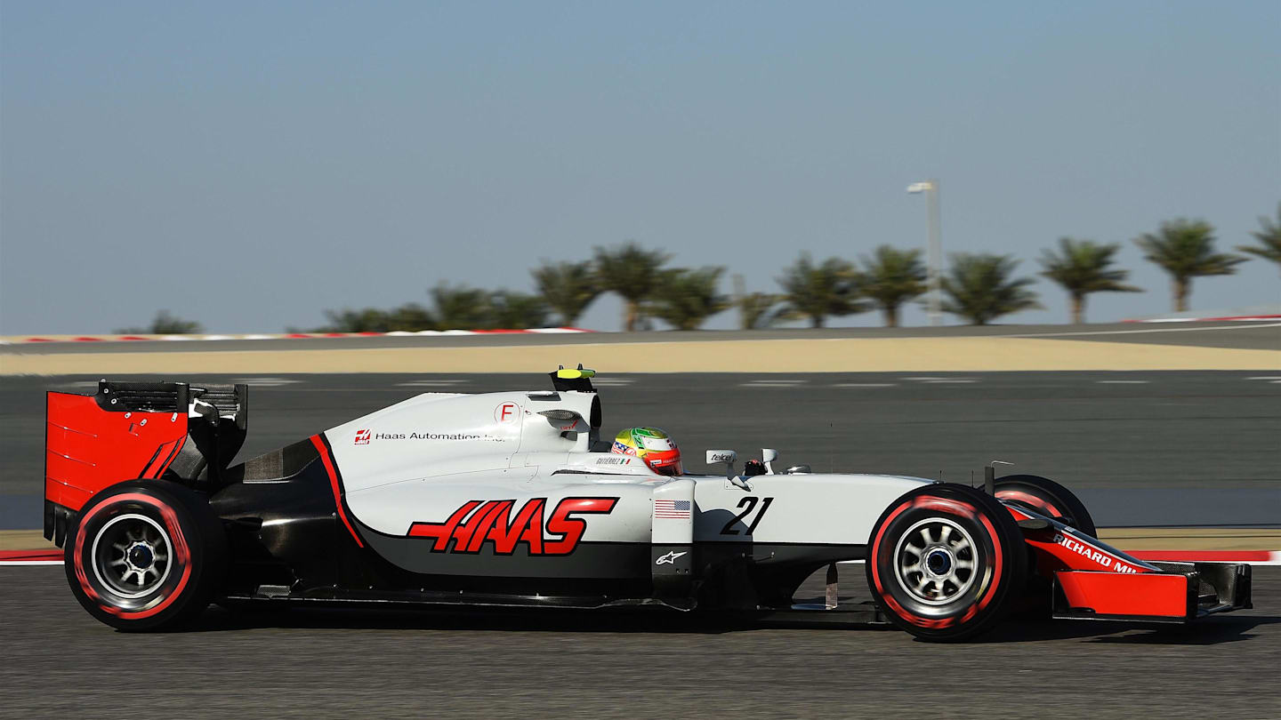 Esteban Gutierrez (MEX) Haas VF-16 at Formula One World Championship, Rd2, Bahrain Grand Prix