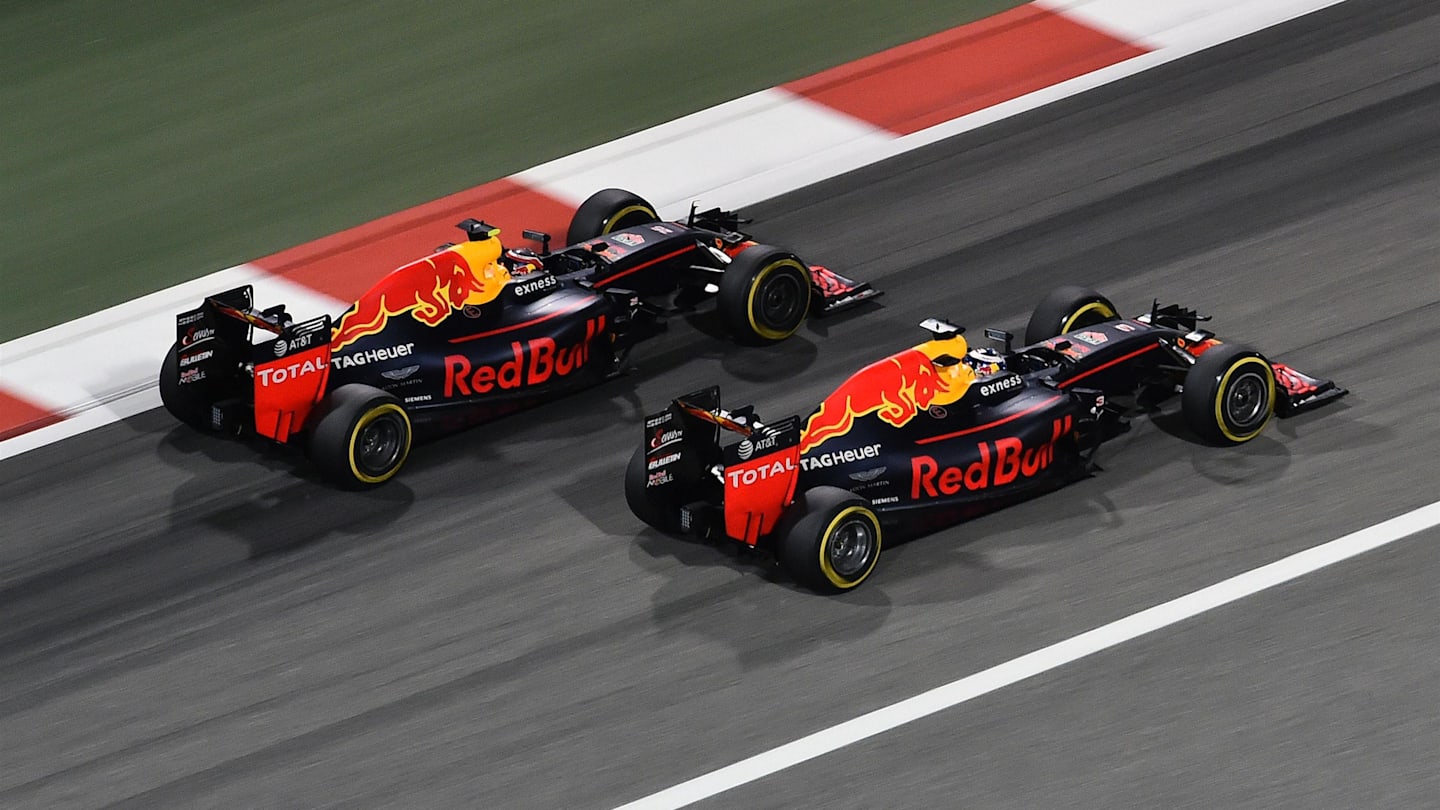 Daniel Ricciardo (AUS) Red Bull Racing RB12 and Daniil Kvyat (RUS) Red Bull Racing RB12 battle at