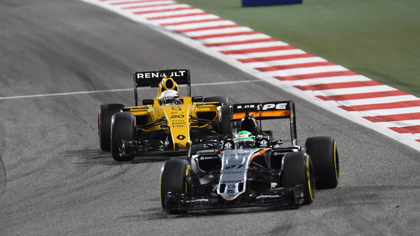 Nico Hulkenberg (GER) Force India VJM09 and Kevin Magnussen (DEN) Renault Sport F1 Team RS16 at