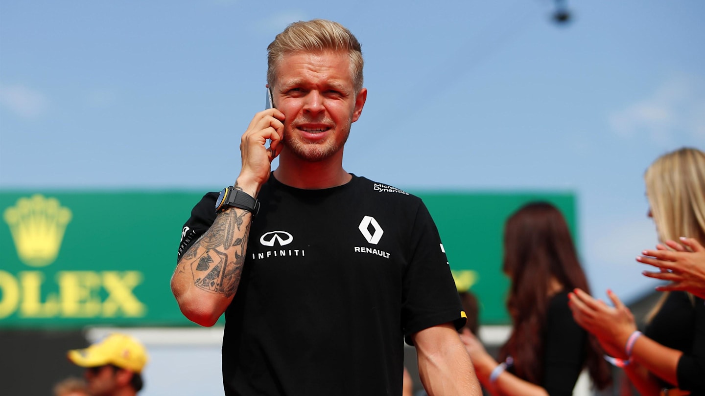 Kevin Magnussen (DEN) Renault Sport F1 Team on the drivers parade at Formula One World