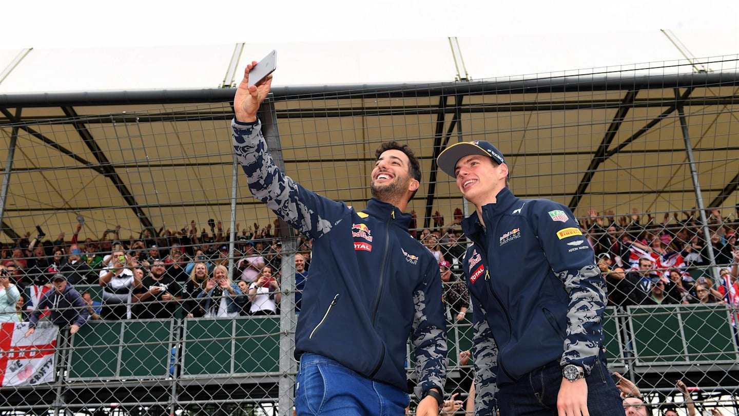 Daniel Ricciardo (AUS) Red Bull Racing and Max Verstappen (NED) Red Bull Racing seflie at Formula